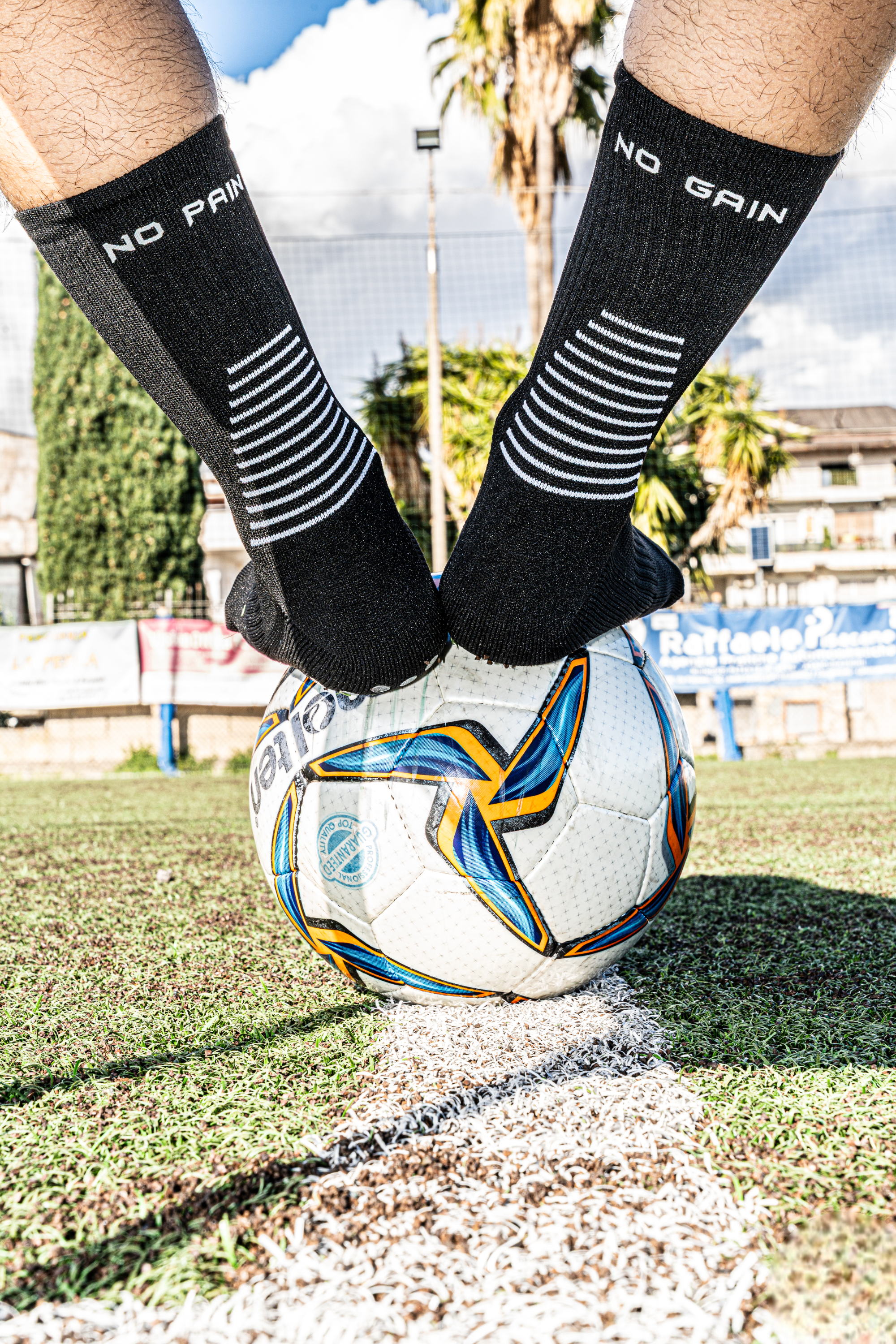 VSOX “NO PAIN NO GAIN” GRIP SOCKS BLACK